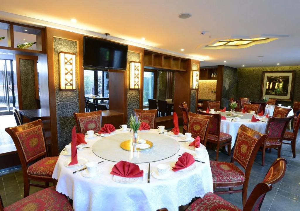 Blue Moon Valley Hotel (Lijiang Ancient City Dashuiche Branch)