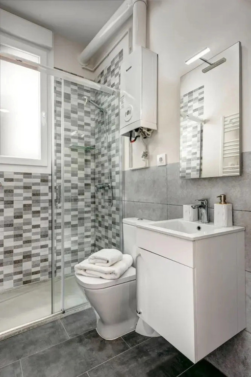 Beautiful Recently Renovated 2 BD Apartment in Prime Location Conde de Ibarra III