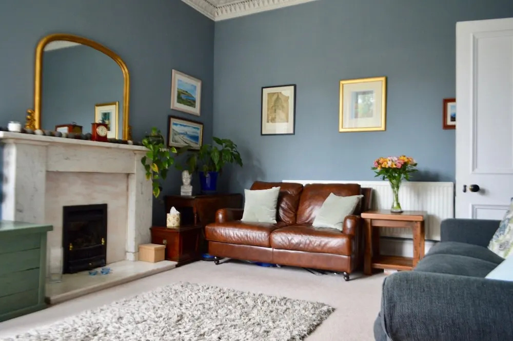 3 Bedroom Family Flat in Newington With Garden