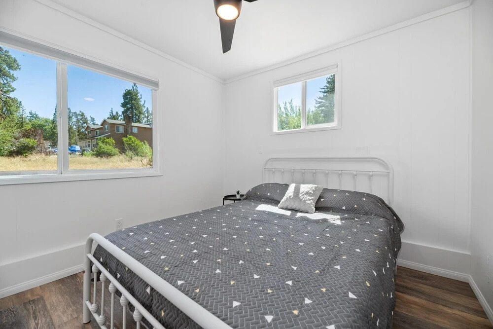 2230 - Blue Bear Lodge 6 Bedroom Hotel Room by Redawning