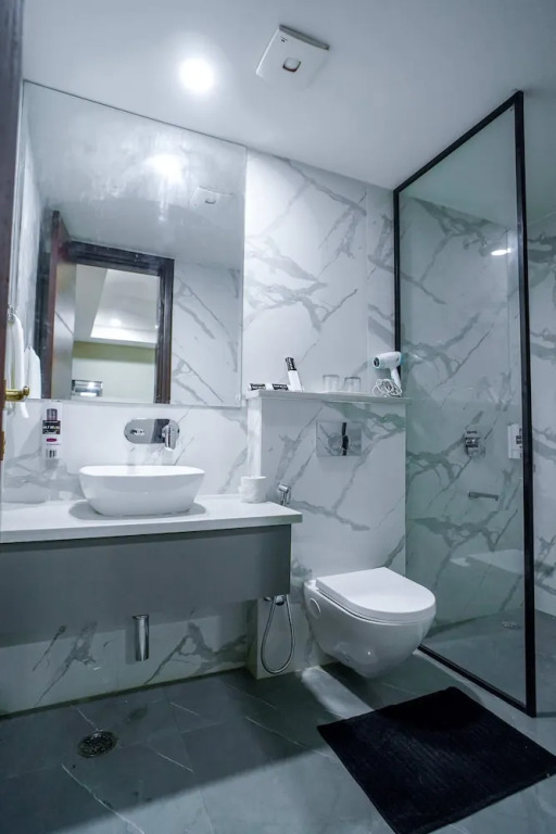 Saltstayz Select - Golf Course Road & Sector 57