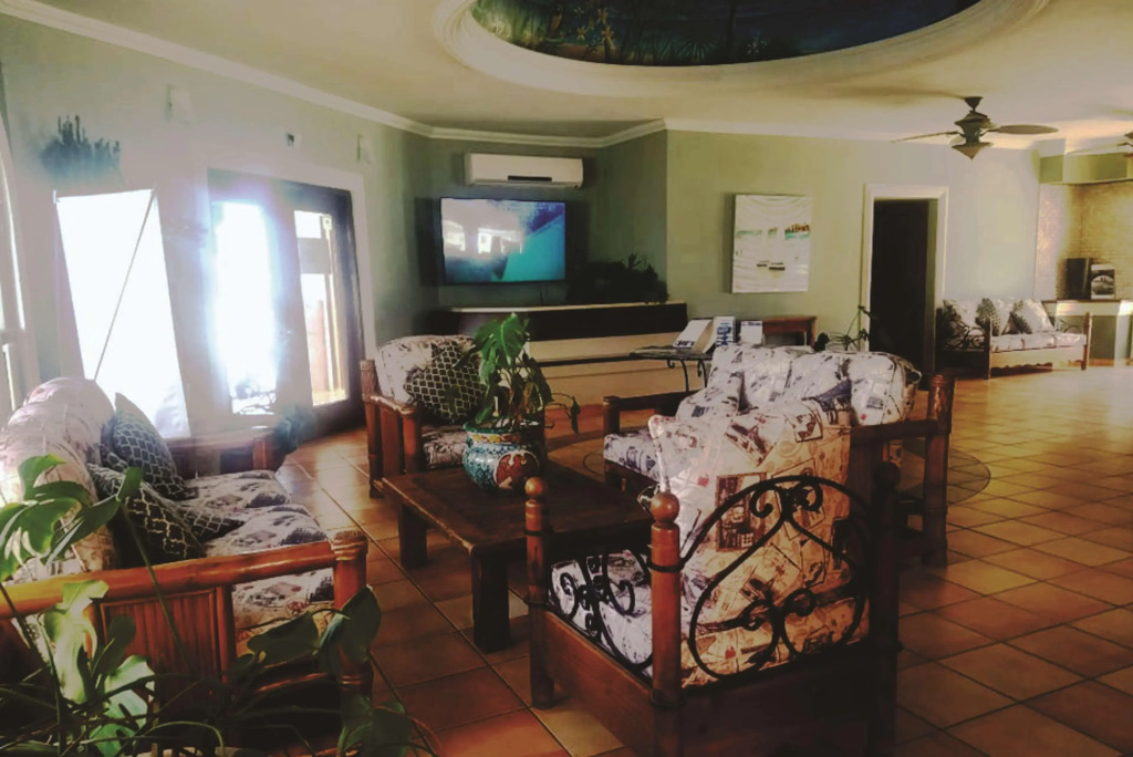 Laos Mar Hotel & Suites