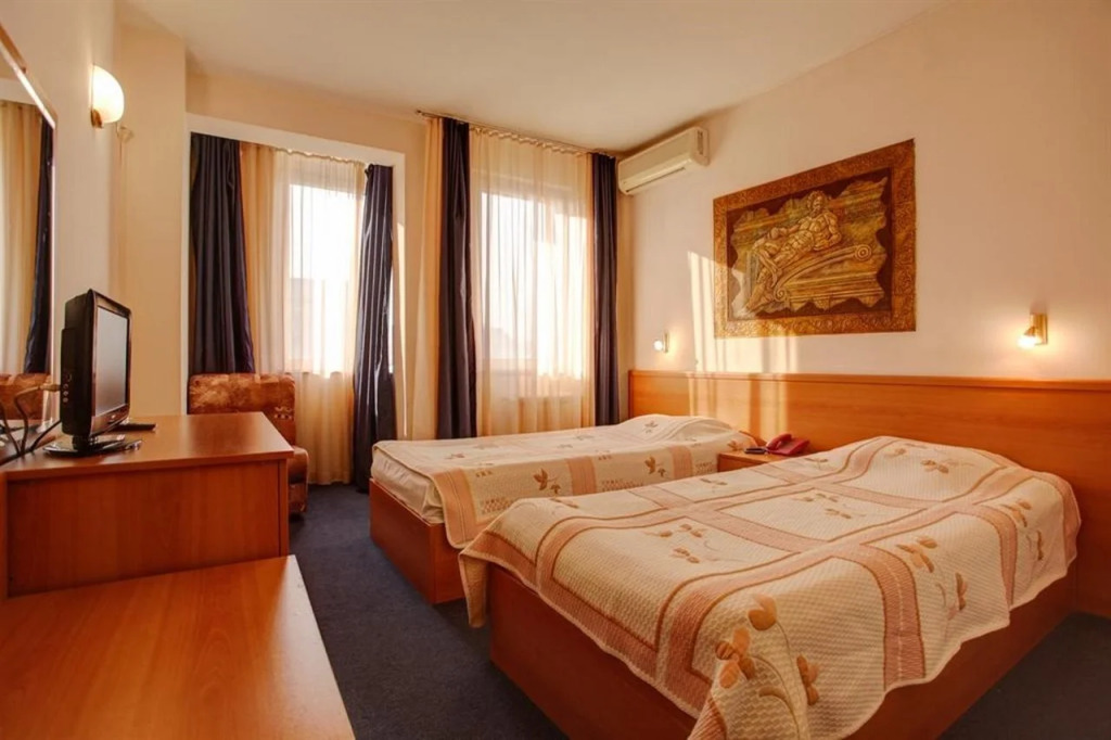 Central Plaza Hotel
