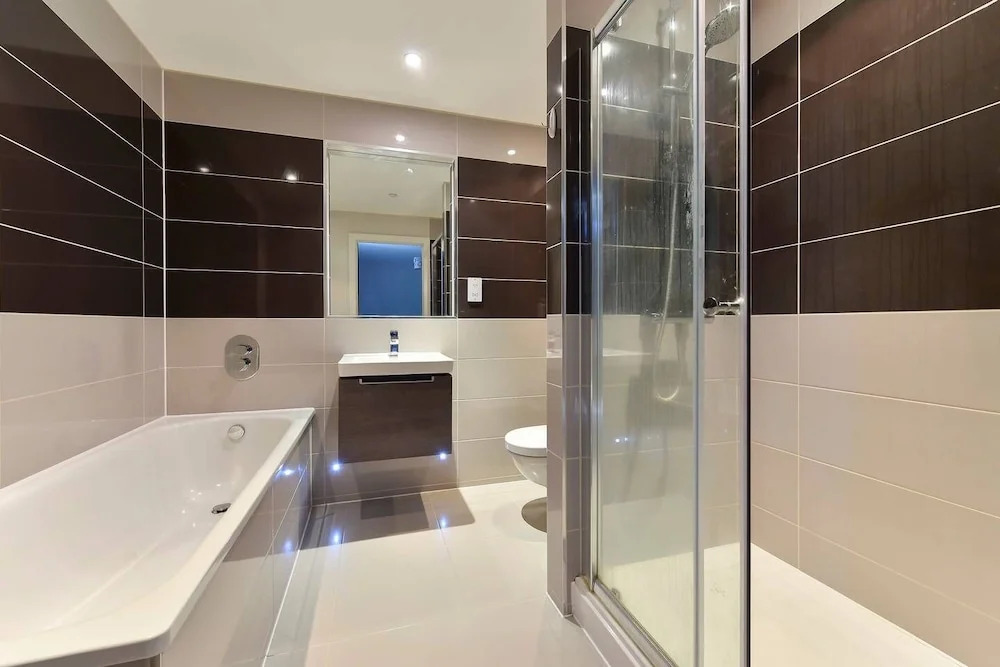Superb apt for 6 w/ balcony, 10mins to East Putney