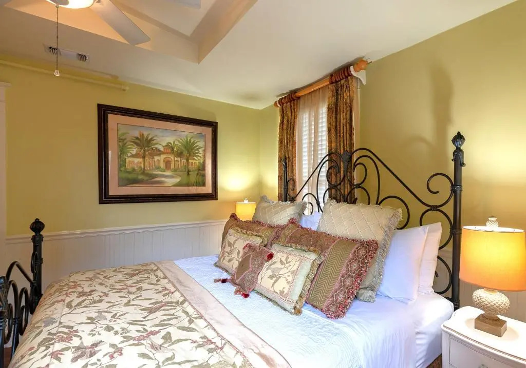 Cedar House Inn