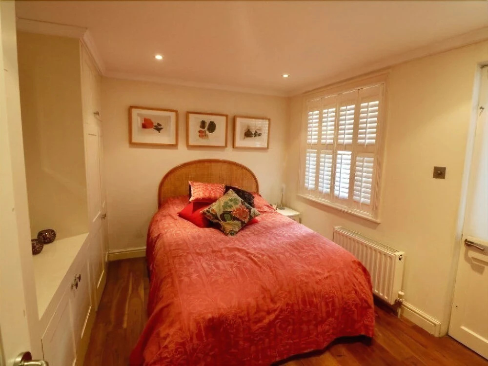 Elegant 2 Bedroom Flat Earl's Court