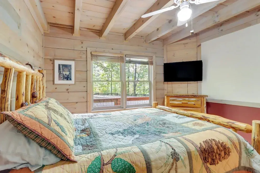 Cozy Cherry Log Cabin w/ Hot Tub & Mountain Views!