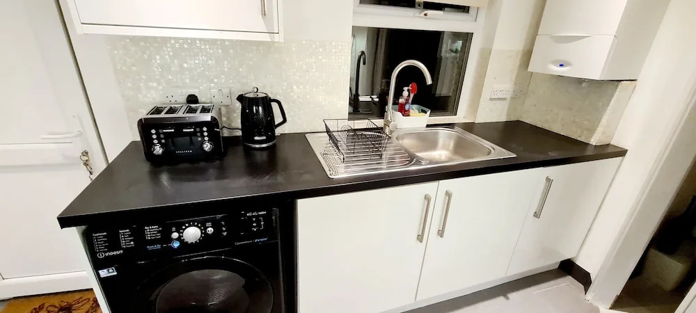 Maple House - Inviting 1-bed Apartment in London