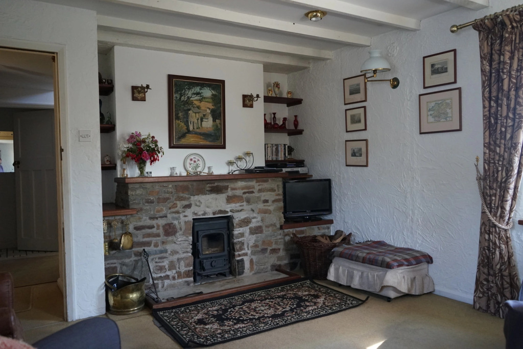The Cottage - Sea Views, Direct Access to Beach, Pet Friendly