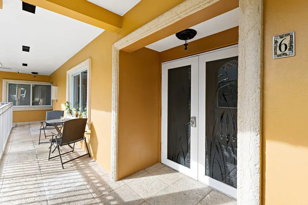 Spacious Beach Apt in Las Olas Blvd