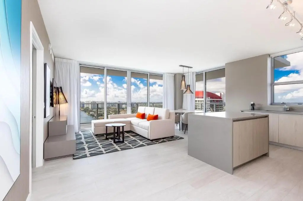 Modern 3 bedroom at Hollywood Beach Resort 28th floor