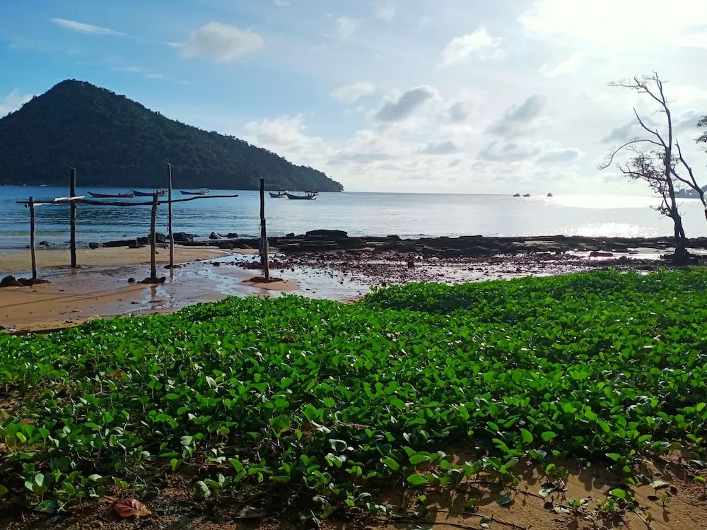 The Azure - M'Pai Bay