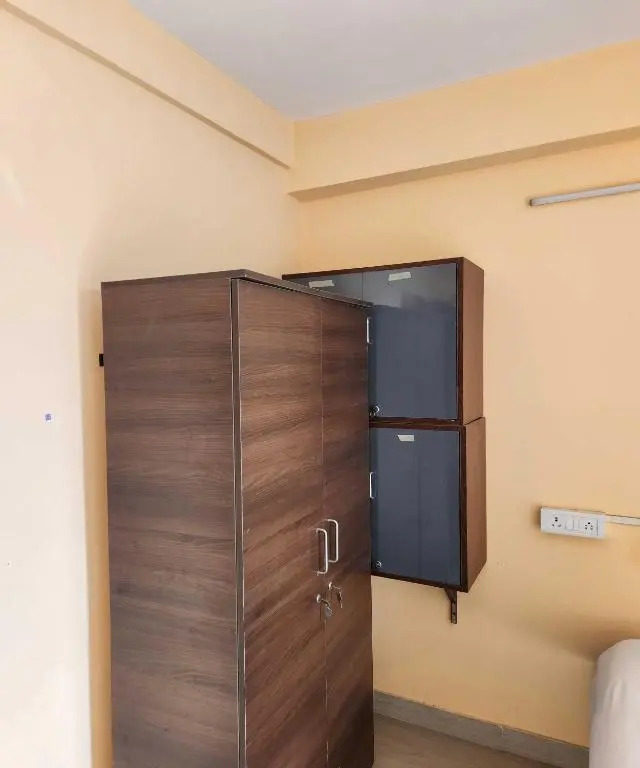 OYO R Guest House Near Netaji Subhash Chandra Bose International Airport
