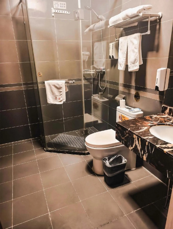 Zhencheng xinyi Hotel (Hengxing Technology College, Jiushui East Road, Qingdao)