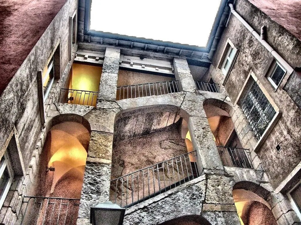 Hamac Suites Auguste Comte