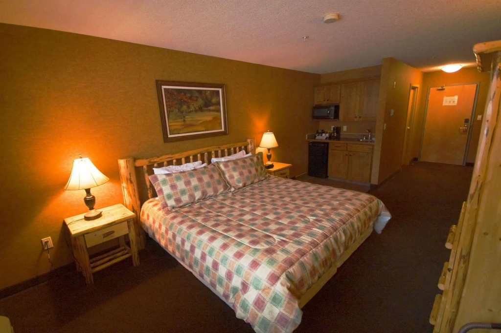 Elkwater Lake Lodge and Resort