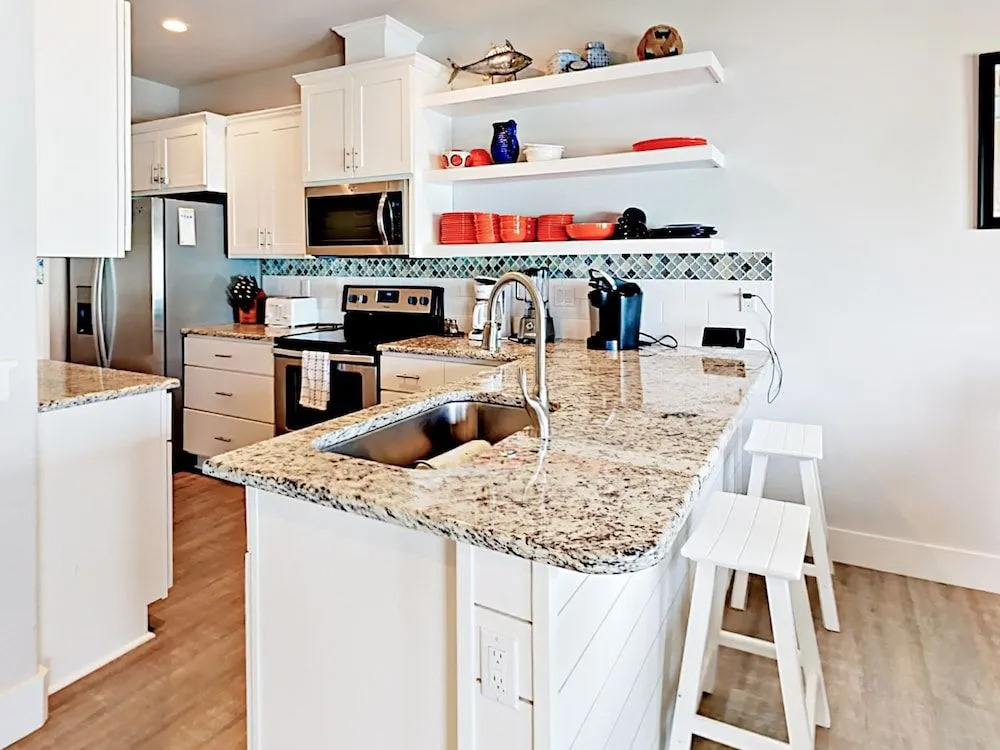 247 West Roberts Townhouse by RedAwning