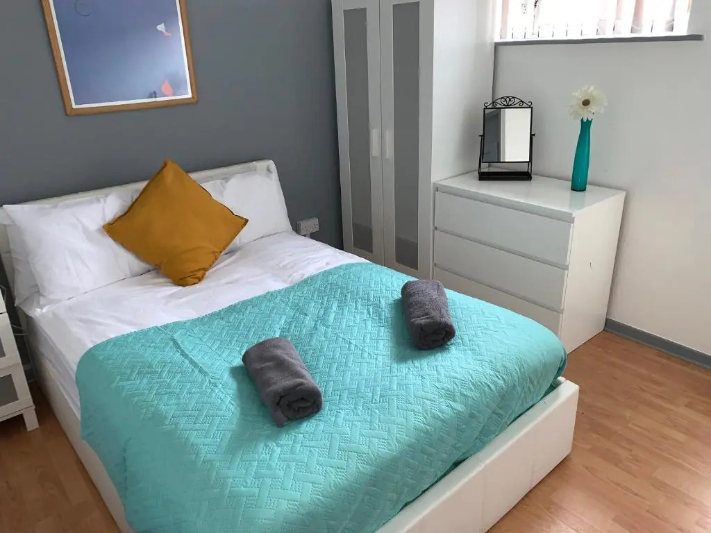 Arena Central - 6 Beds 2 Bathrooms Parking Space