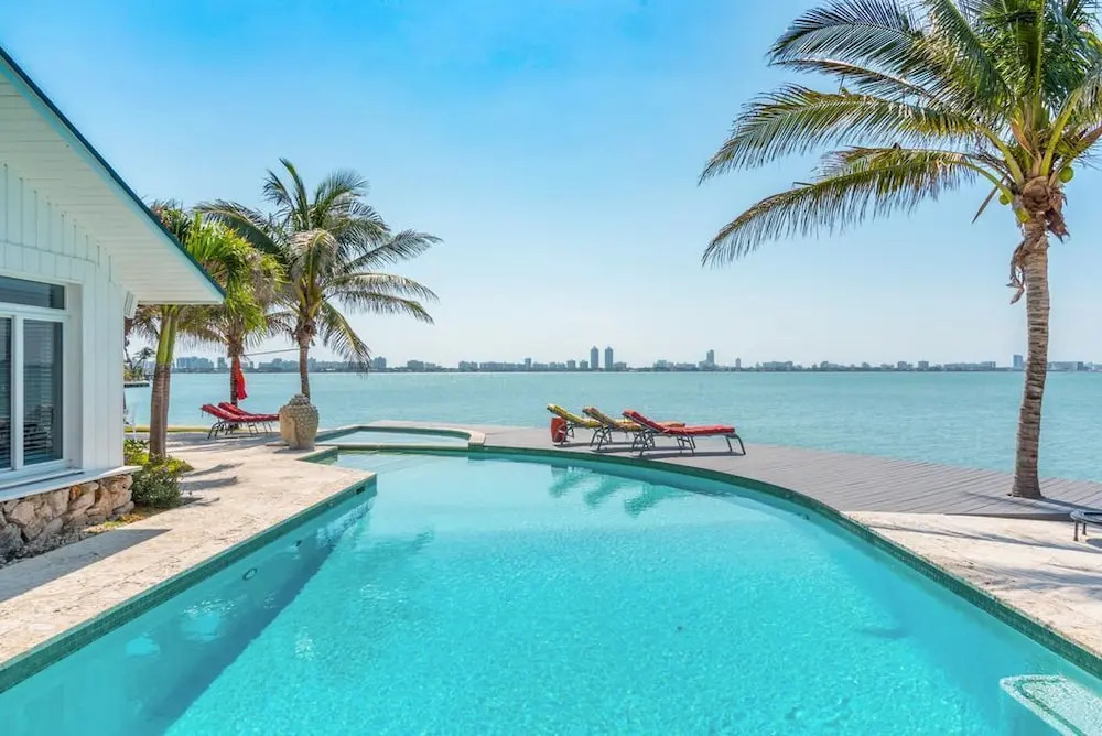 Villa Hashmi Luxury 5BD & 5BA Retreat on North Bay Island