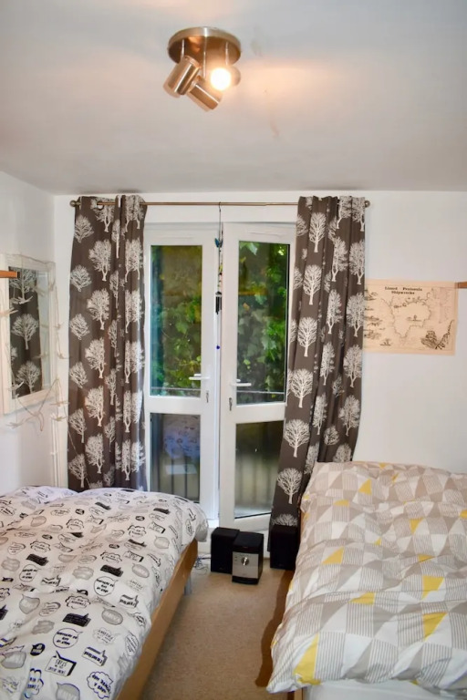 Bright 2 Bedroom Home