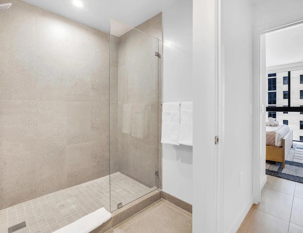 Brand-New Luxury 1BR  - Rooftop pool