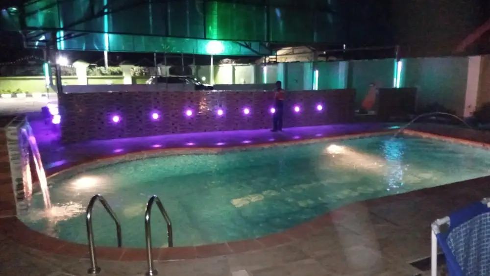 De-Bliss Gold Hotel & Suites