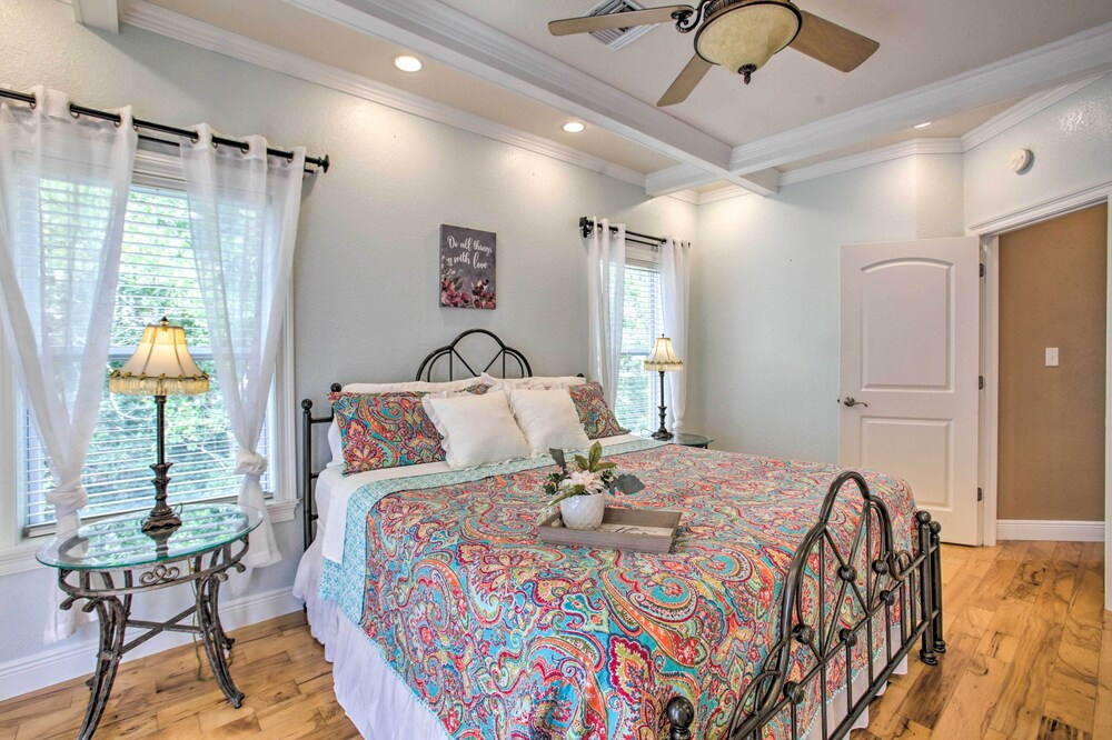 Waveland Family House, 4-minute Drive to the Beach