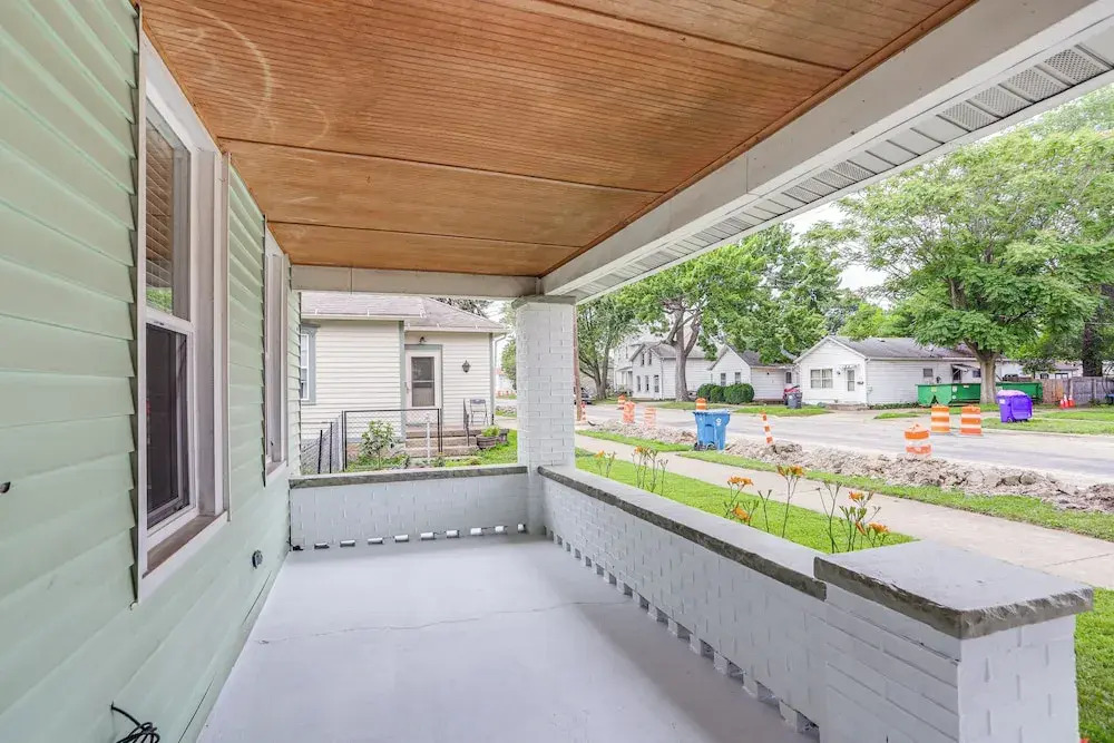 1 Mi to Water & Dtwn: Lake Erie Family Getaway