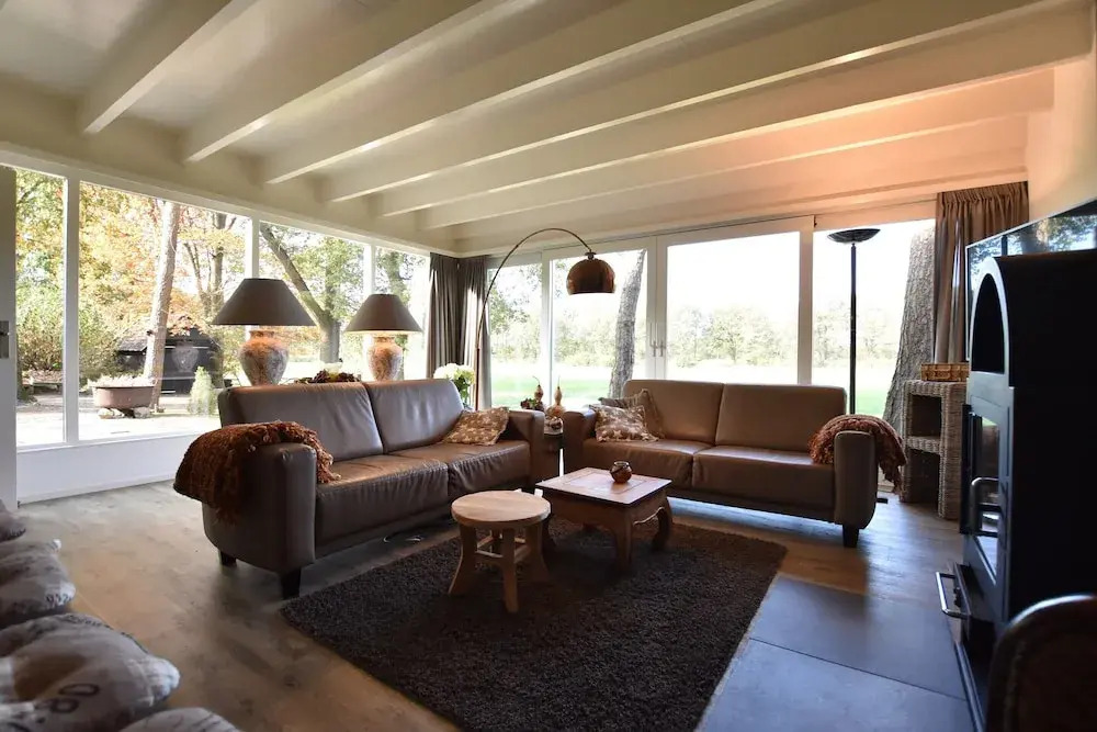 Alluring Holiday Home in Reutum-Weerselo with Hot Tub