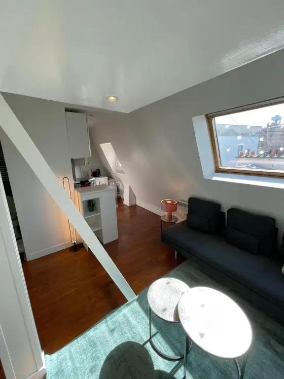 Beautiful Lincoln Apartment