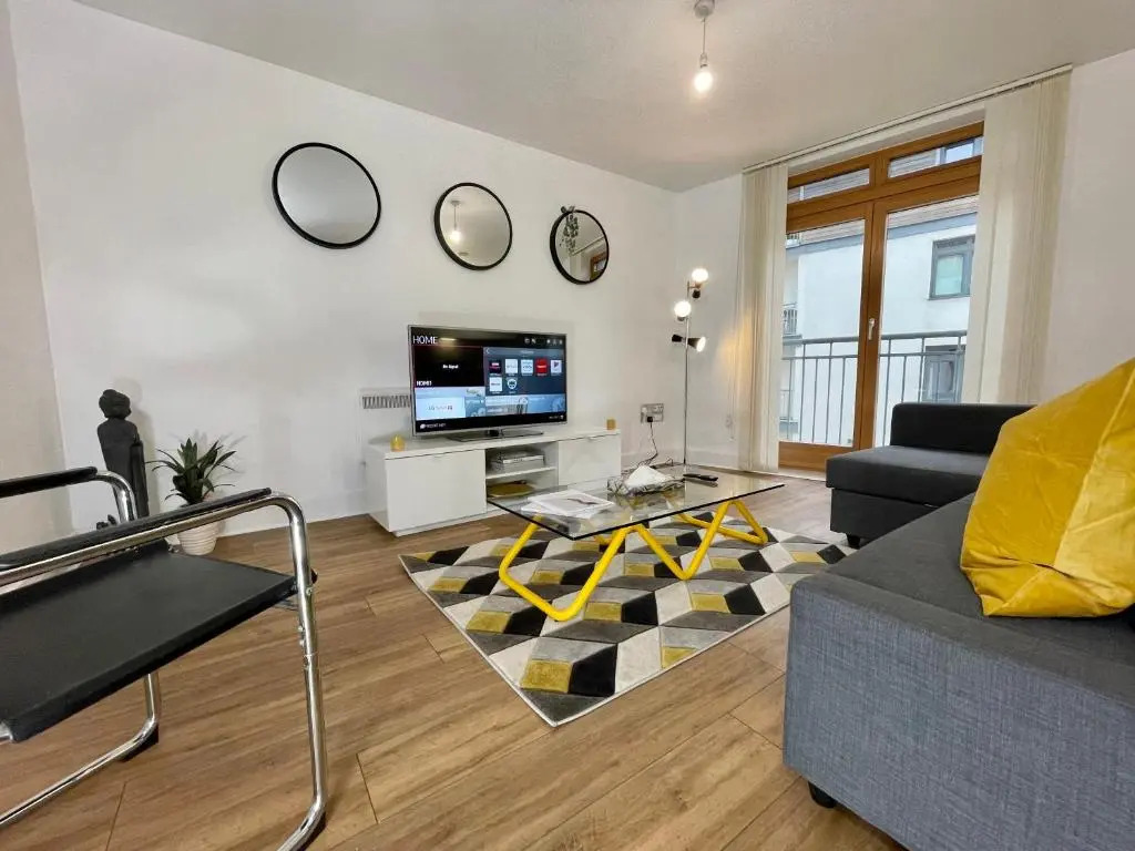 Stylish Luxe Apartment in City Centre w/ Netflix