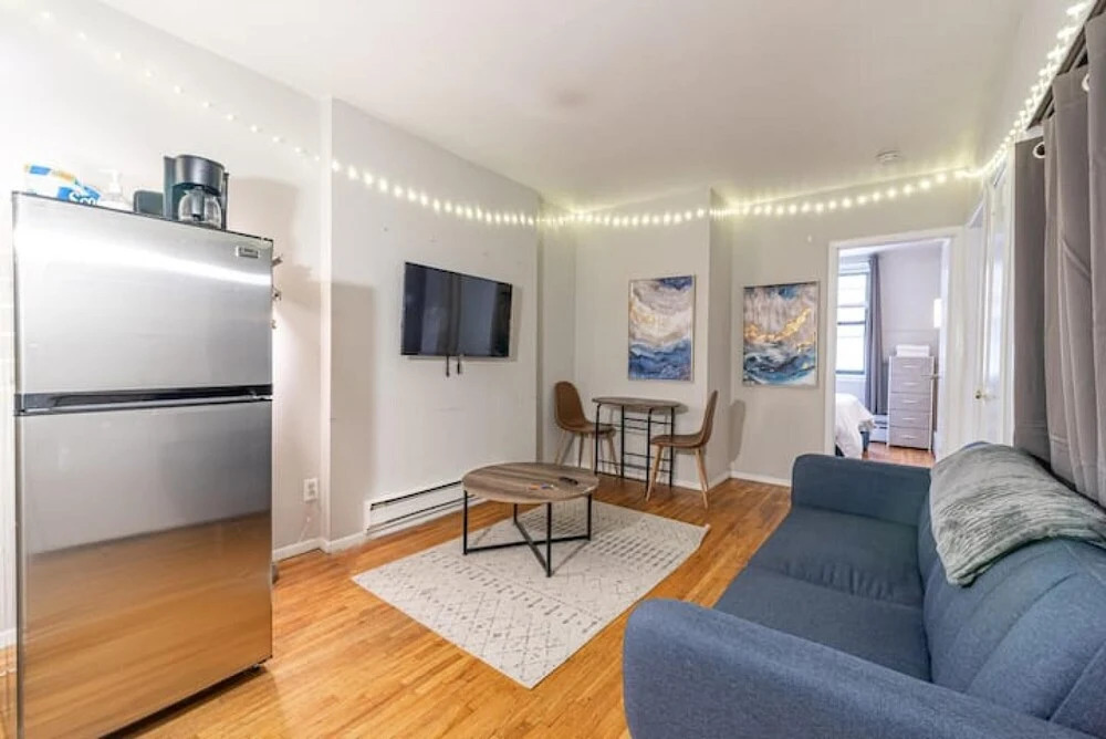 Lovely 2 Bedroom Cozy Monthly Apartment, New York