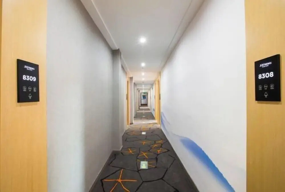 Junyi Hotel (Shaoxing Shangyu Pedestrian Street)