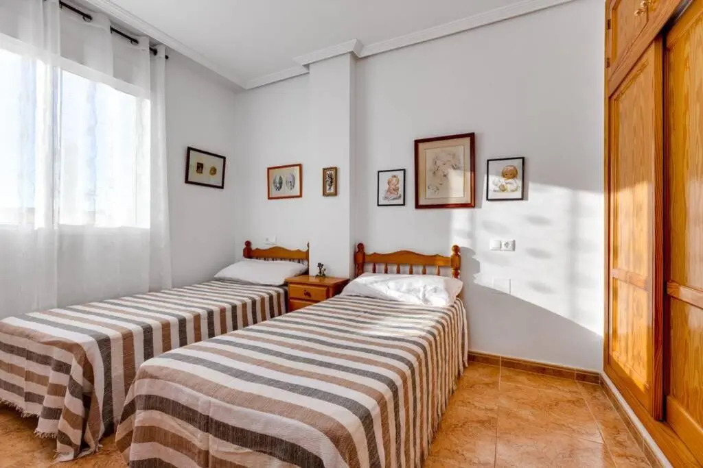 Apartment Ramon Gallud 204