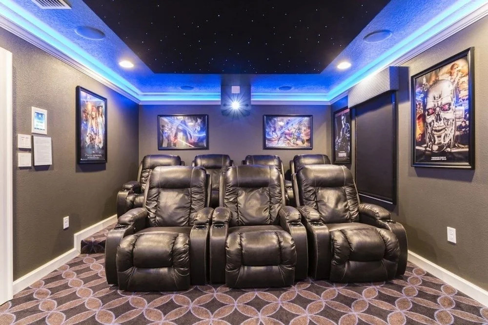 Luxury Movie Theater Room, Pool Spa & Game Room! 8 Bedroom Home