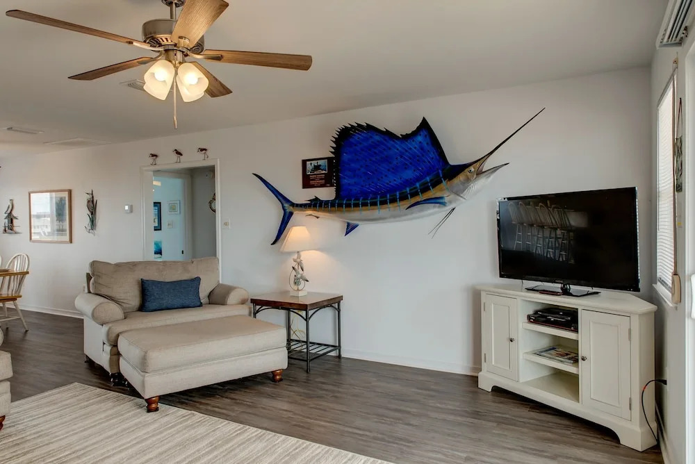 Sandbar - Spacious And Sunny - The Rooftop Crows Nest Offers Unsurpassed Island Views! 3 Bedroom Home by RedAwning