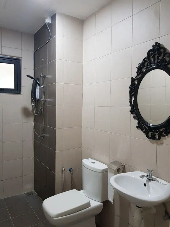 Executive Seaview at Icon Residence
