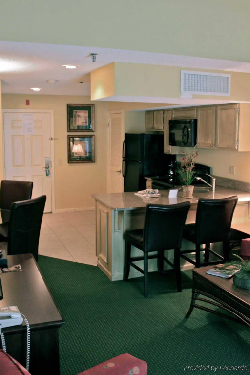 Palmera Inn and Suites