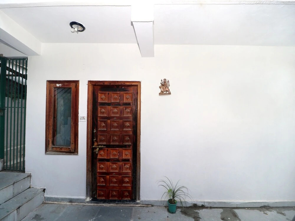 OYO 16558 HOME Cozy 2BHK Valley View ISBT Shimla