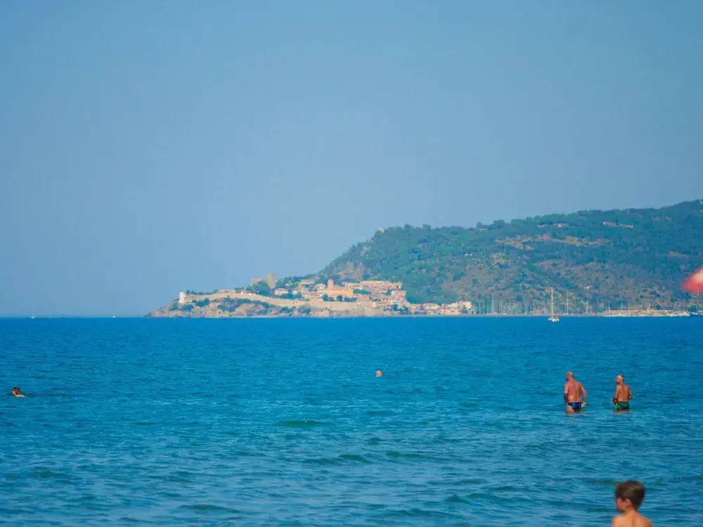 Residence with swimming pool in Albinia just 150 mt from the beach