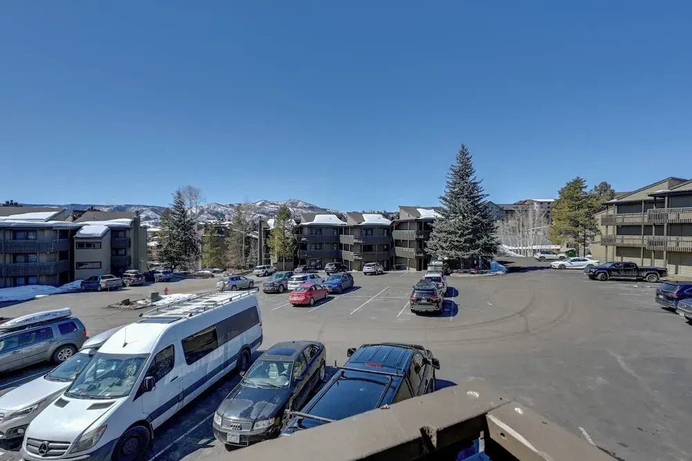 Upscale Condo w/ Balcony < 1/2 Mi to Ski Resort