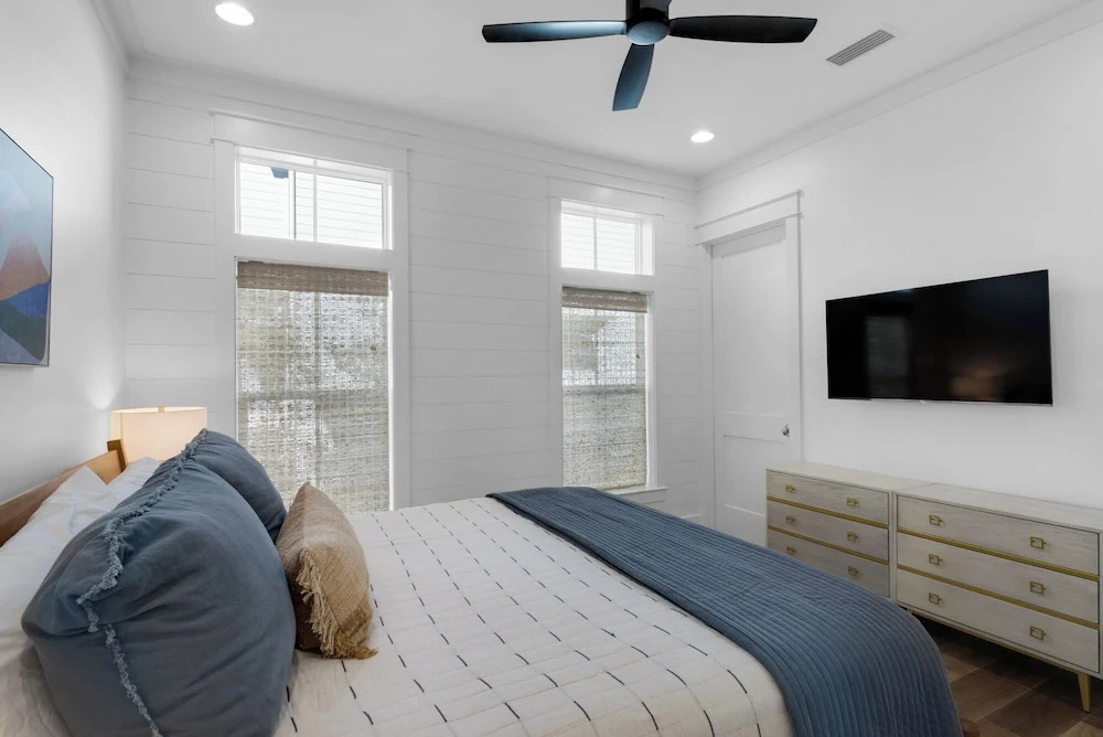 Modern Beach Home w/ 6-seater Golf Cart - Amazing Patio