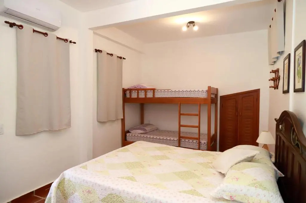 CASA de praia com PISCINA, CHURRASQUEIRA, 05 QUARTOS para até 20 PESSOAS