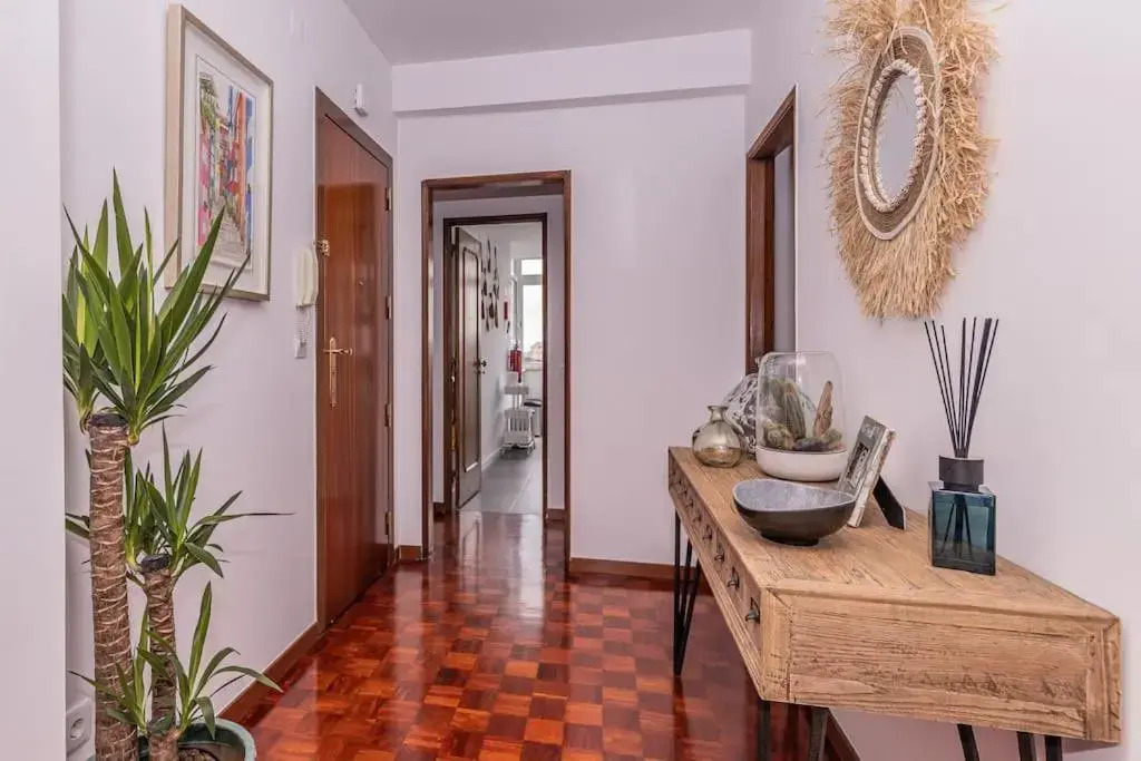 Cozy 3 bedroom apartment in front of the subway