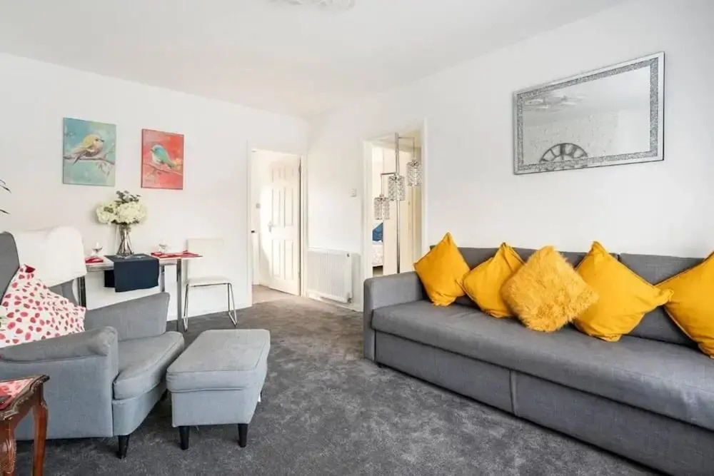 1 Bed-sleeps 4-free Parking-30 Min to Central Ldn