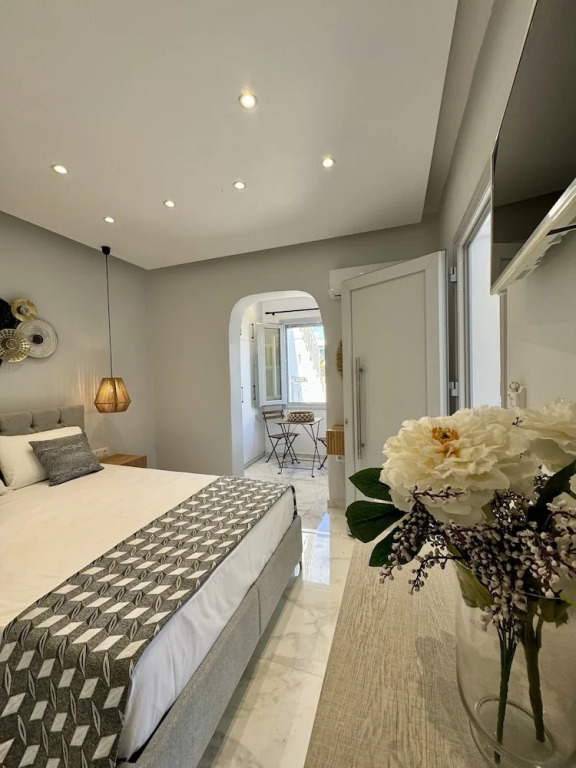 Sunshine Bay Suites