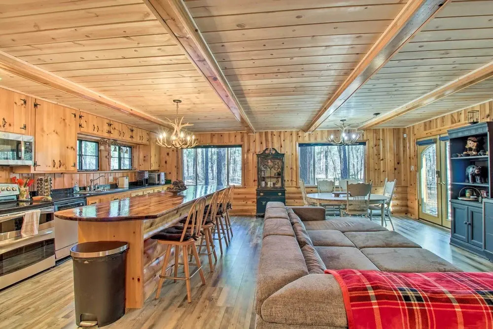 Furnished Patio & Fire Pit: Pinetop Cabin
