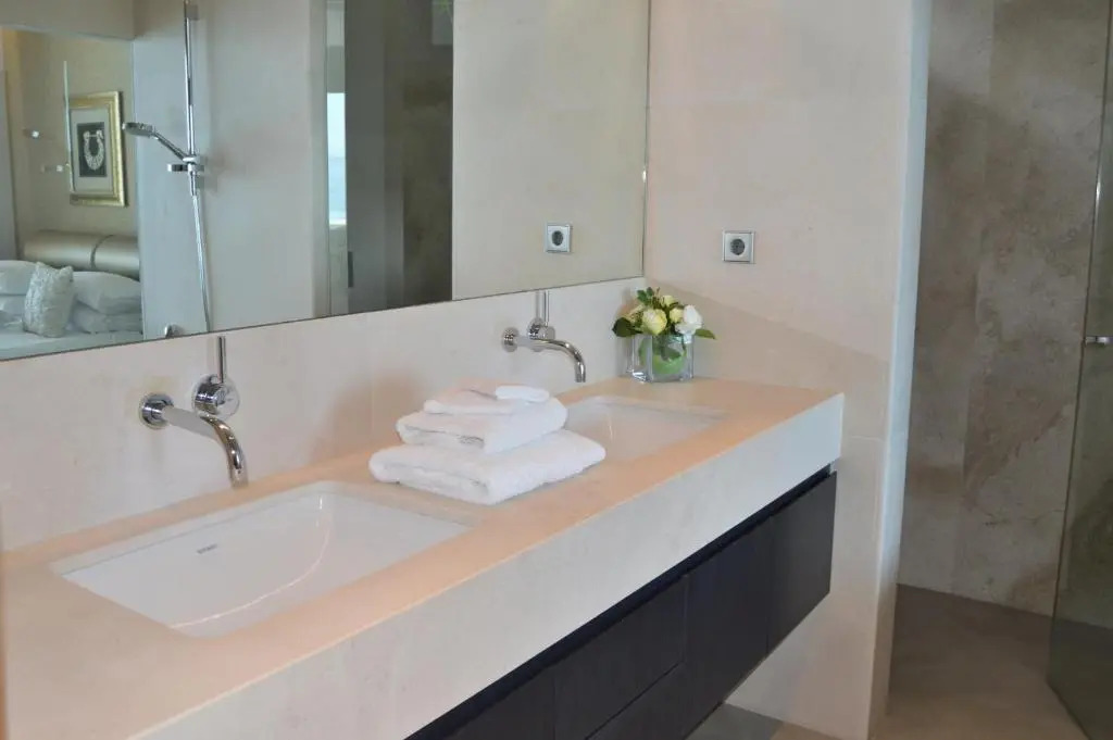 Modern Designer Villa 34121743 Direct Seafront Los Monteros Marbella for Holiday Rentals