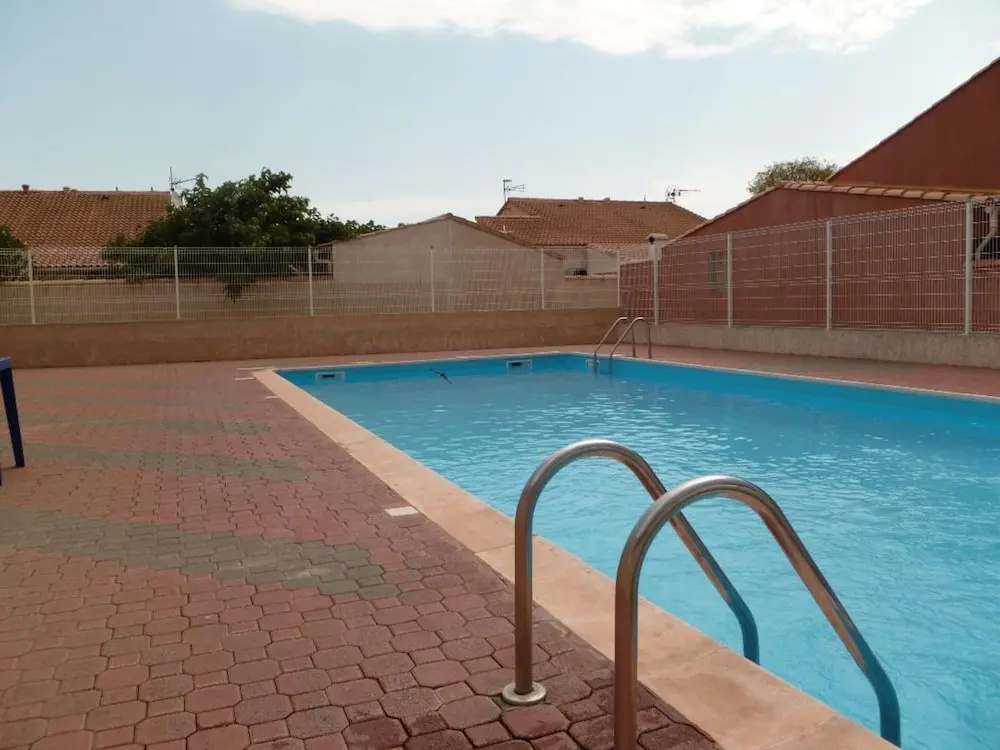 House With 2 Bedrooms in Gruissan, With Shared Pool and Enclosed Garden - 400 km From the Beach