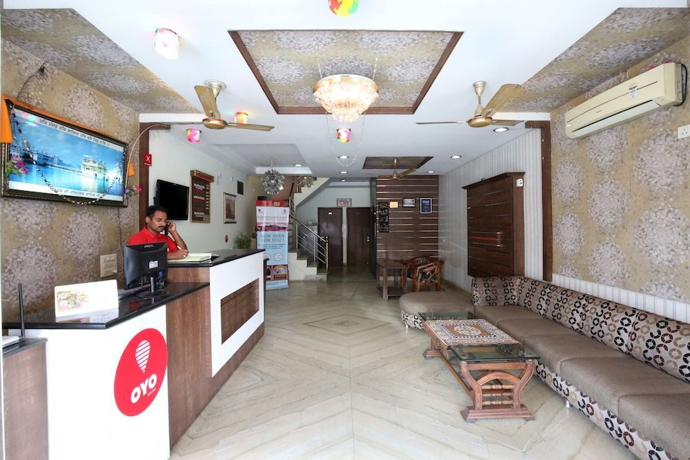 Hotel Holiday Comfort - 800 mts from Jallianwala Bagh